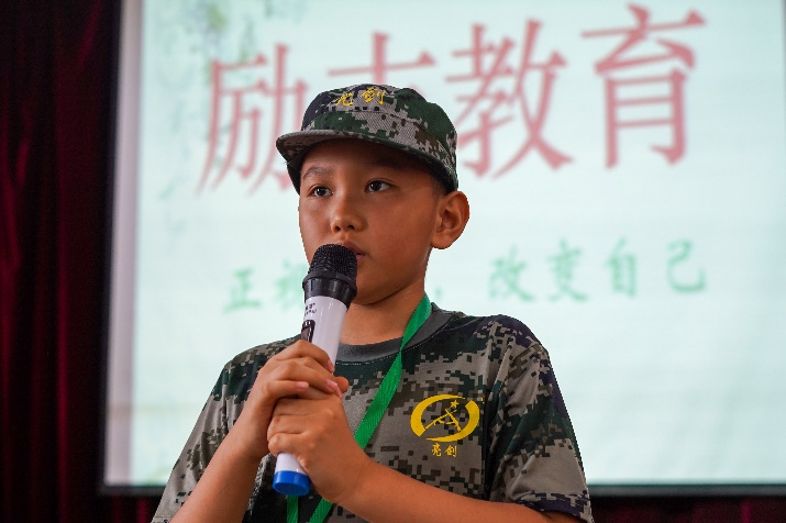 不要对孩子大吼了，用这样的方法管教孩子既简单又有效。